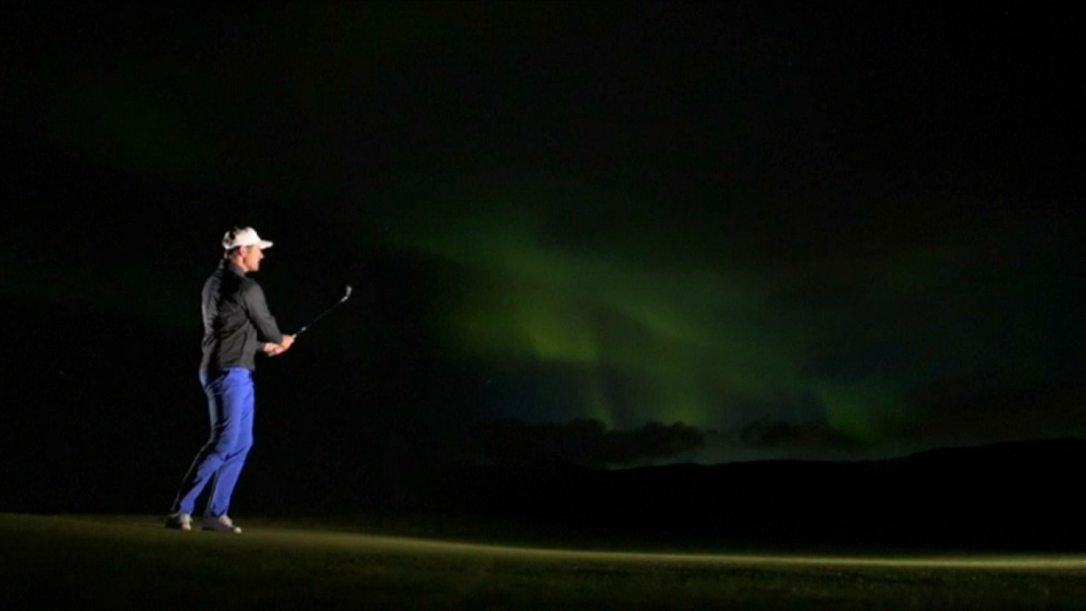 Golf à luz da Aurora Boreal