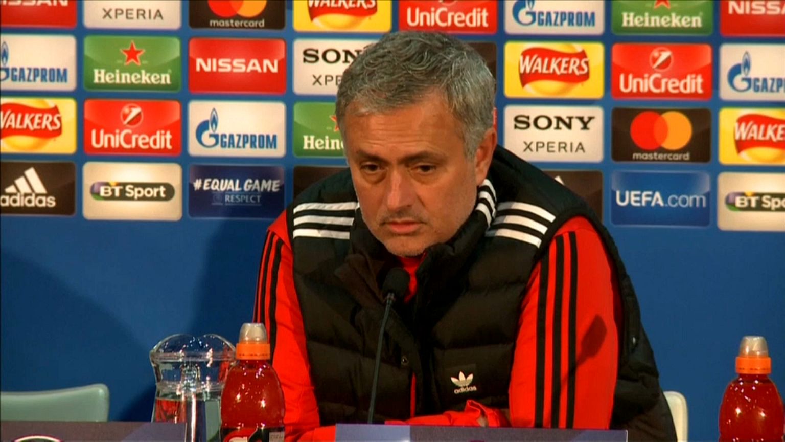 Man Utd boss Mourinho blasts de Boer over Rashford remarks