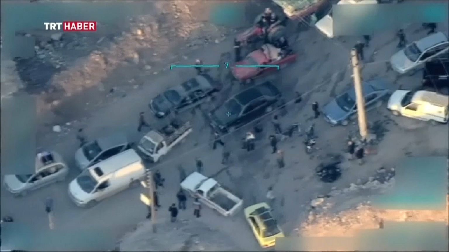 شريط فيديو للجيش التركي يُظهر مقاتلين أكراد وهم يحاولون منع مدنيين من مغادرة عفرين