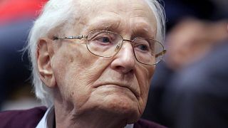 'Bookkeeper of Auschwitz' dies before starting sentence