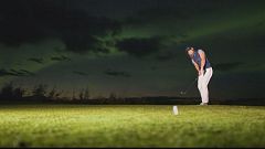 Kutup ışıkları altında golf keyfi