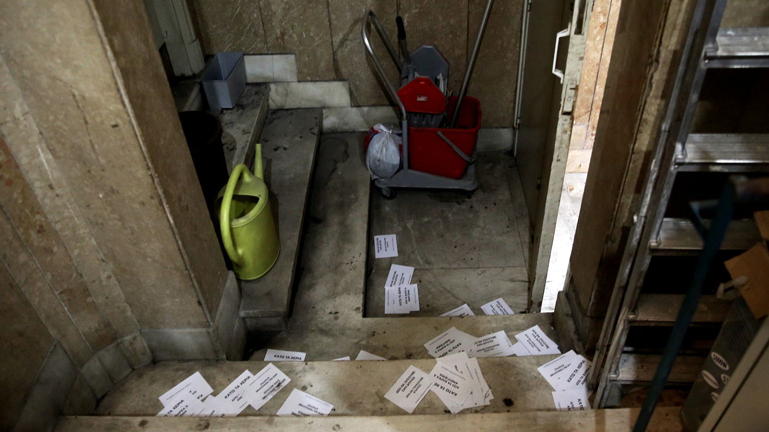 Εισβολή του Ρουβίκωνα στο υπ. Εσωτερικών - ΒΙΝΤΕΟ