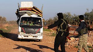خروج غیرنظامیان از اناب در نزدیکی عفرین سوریه