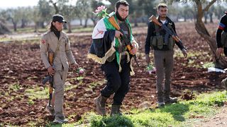 Exército turco já cerca Afrin
