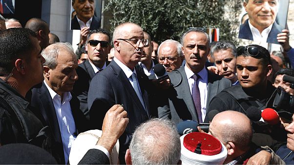 Gazze'de Filistin Başbakanı Hamdallah'ın konvoyuna saldırı Gazze'de Filistin Başbakanı Hamdallah'ın konvoyuna saldırı