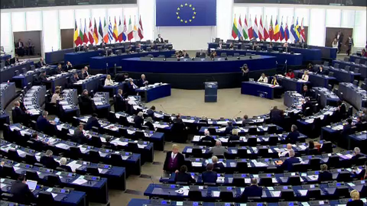 Brexit: dibattito acceso e schermaglie al Parlamento UE