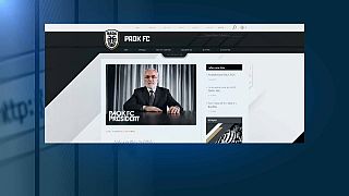 El presidente del PAOK se disculpa por saltar armado al campo de fútbol