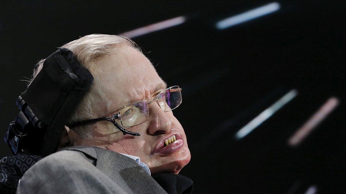 Físico teórico Stephen Hawking morre aos 76 anos