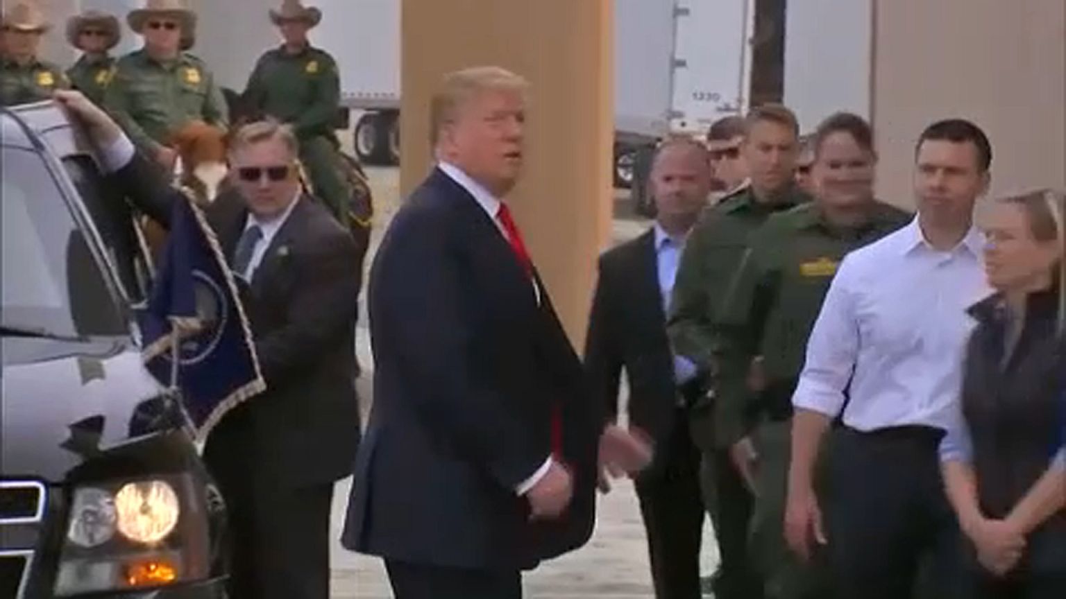 Donald Trump falmustrán Kaliforniában 