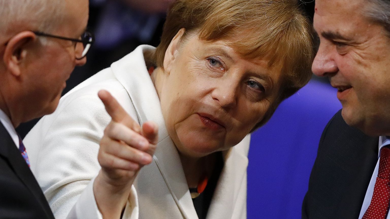Merkel im Gespräch mit Wolfgang Kubicki (FDP)