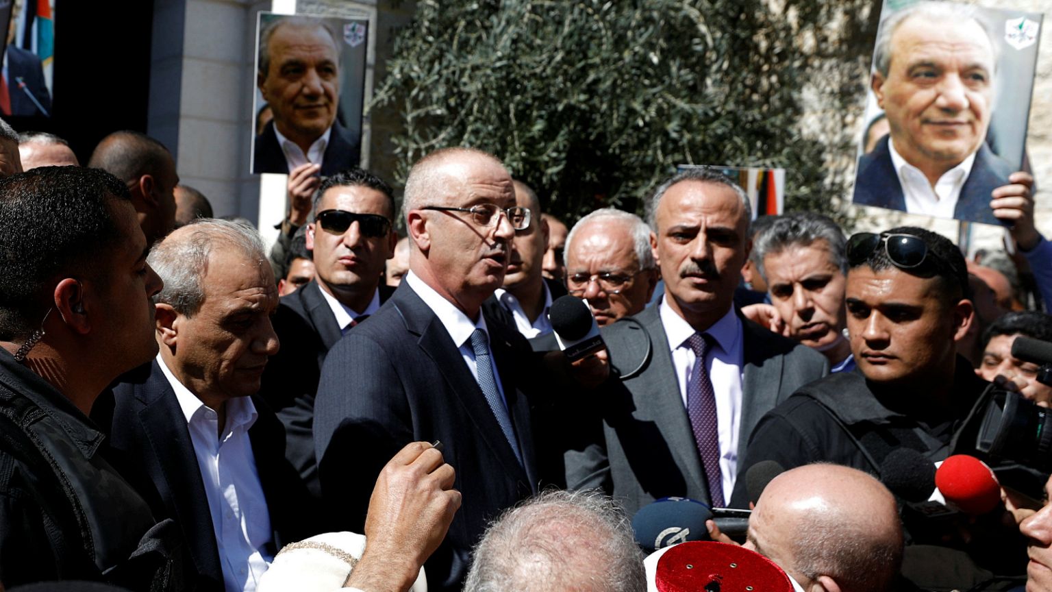 صحيفة إسرائيلية: حركة حماس أرادت تهديد رئيس الوزراء الفلسطيني عبر الانفجار