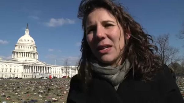 Drámai erővel hatnak a cipők a Capitolium előtt Drámai erővel hatnak a cipők a Capitolium előtt