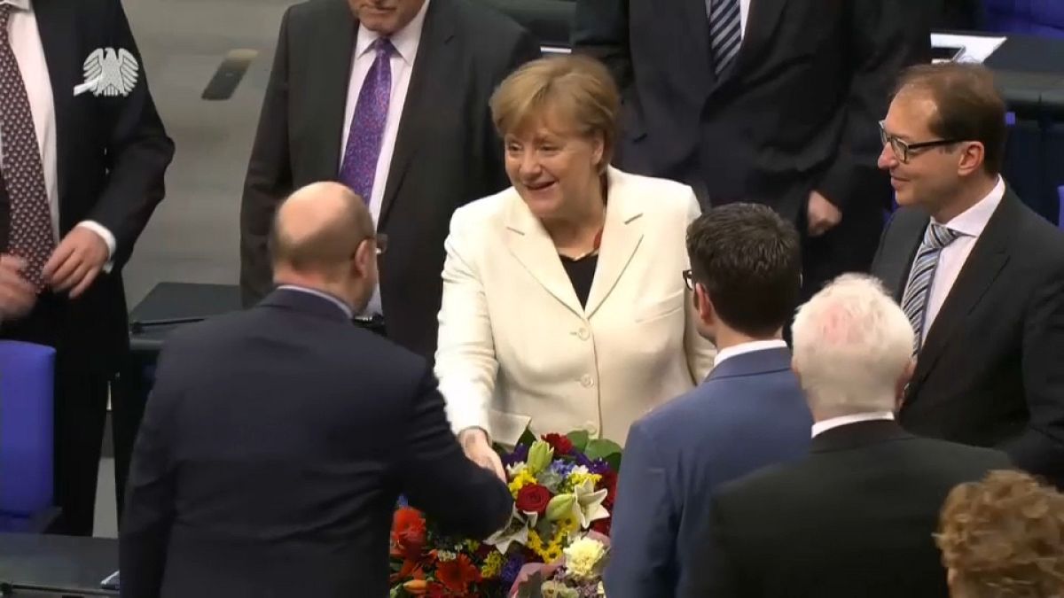 Angela Merkel, reelegida canciller por el Parlamento alemán