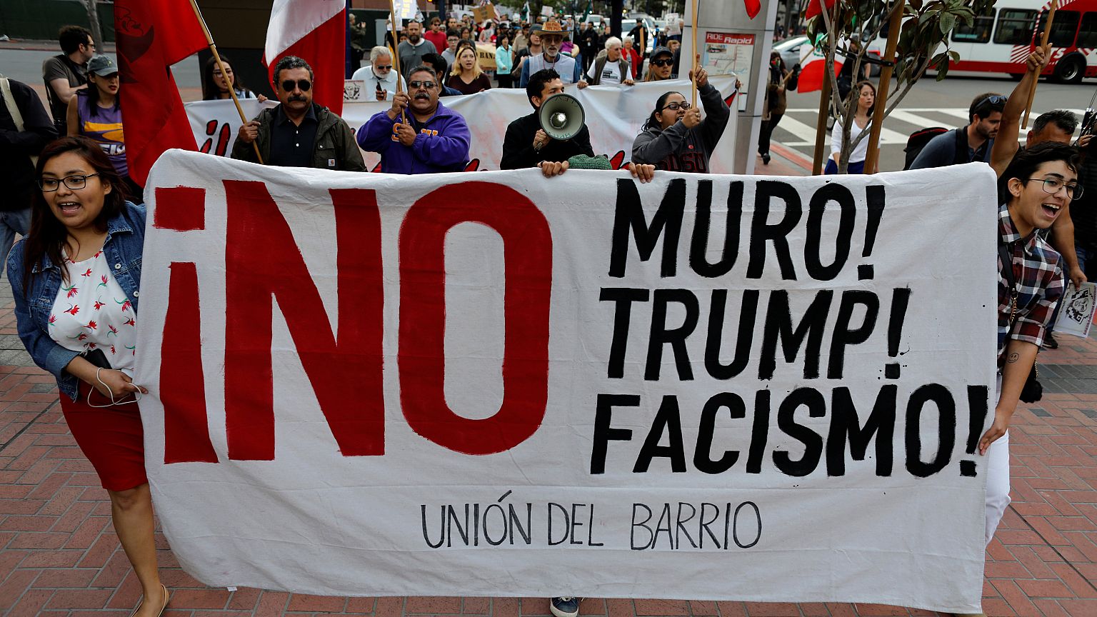 Trump enciende los ánimos en California con su visita a los prototipos del muro
