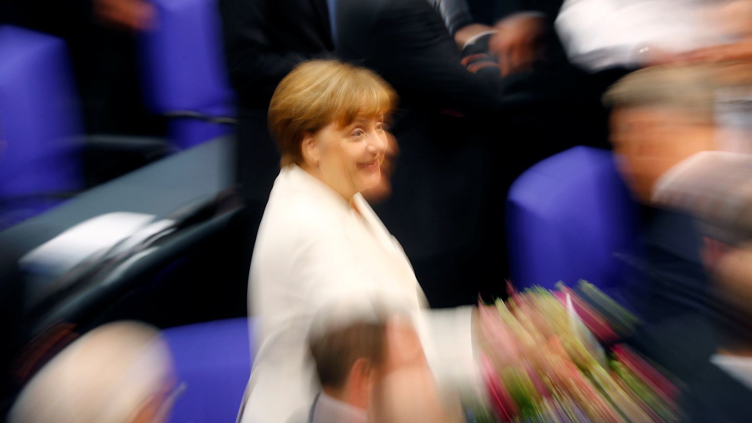 Störer in der Nähe von Angela Merkel überwältigt