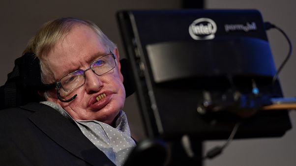 Reações à morte de Stephen Hawking enchem redes sociais Reações à morte de Stephen Hawking enchem redes sociais