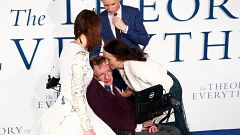 Oyuncu Eddie Redmayne'den Hawking için taziye mesajı