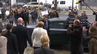 Unbekannter fleht Merkel um Hilfe an