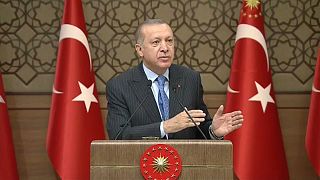 Erdogan szerint órákon belül "totálisan elesik" Afrín