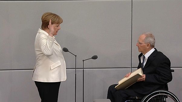 Almanya: Başbakanlığa seçilen Merkel Meclis'te yemin etti Almanya: Başbakanlığa seçilen Merkel Meclis'te yemin etti