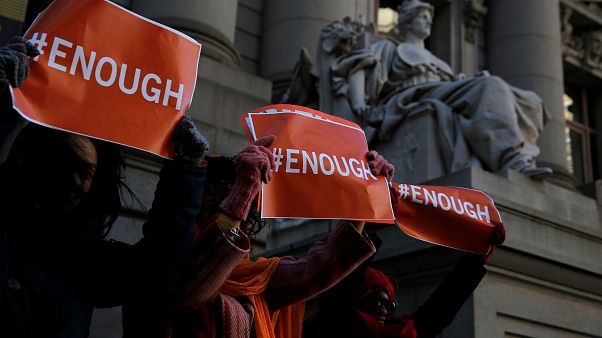 1 Monat nach Schulmassaker: Schüler verlassen Unterricht 1 Monat nach Schulmassaker: Schüler verlassen Unterricht