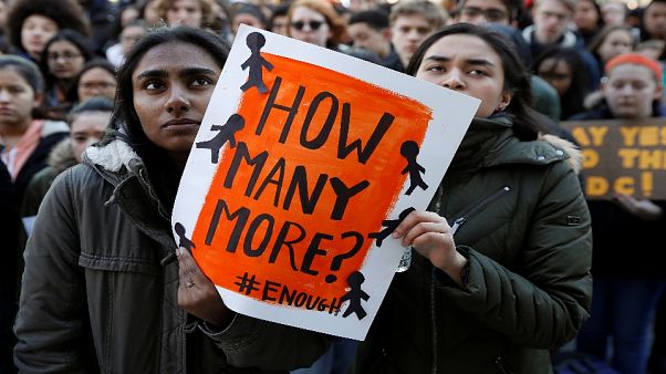 Miles de estudiantes se manifiestan en EEUU por un mayor control de las armas. Miles de estudiantes se manifiestan en EEUU por un mayor control de las armas.