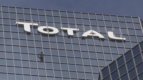 Frankreichs Spiderman klettert auf den "Tour Total"