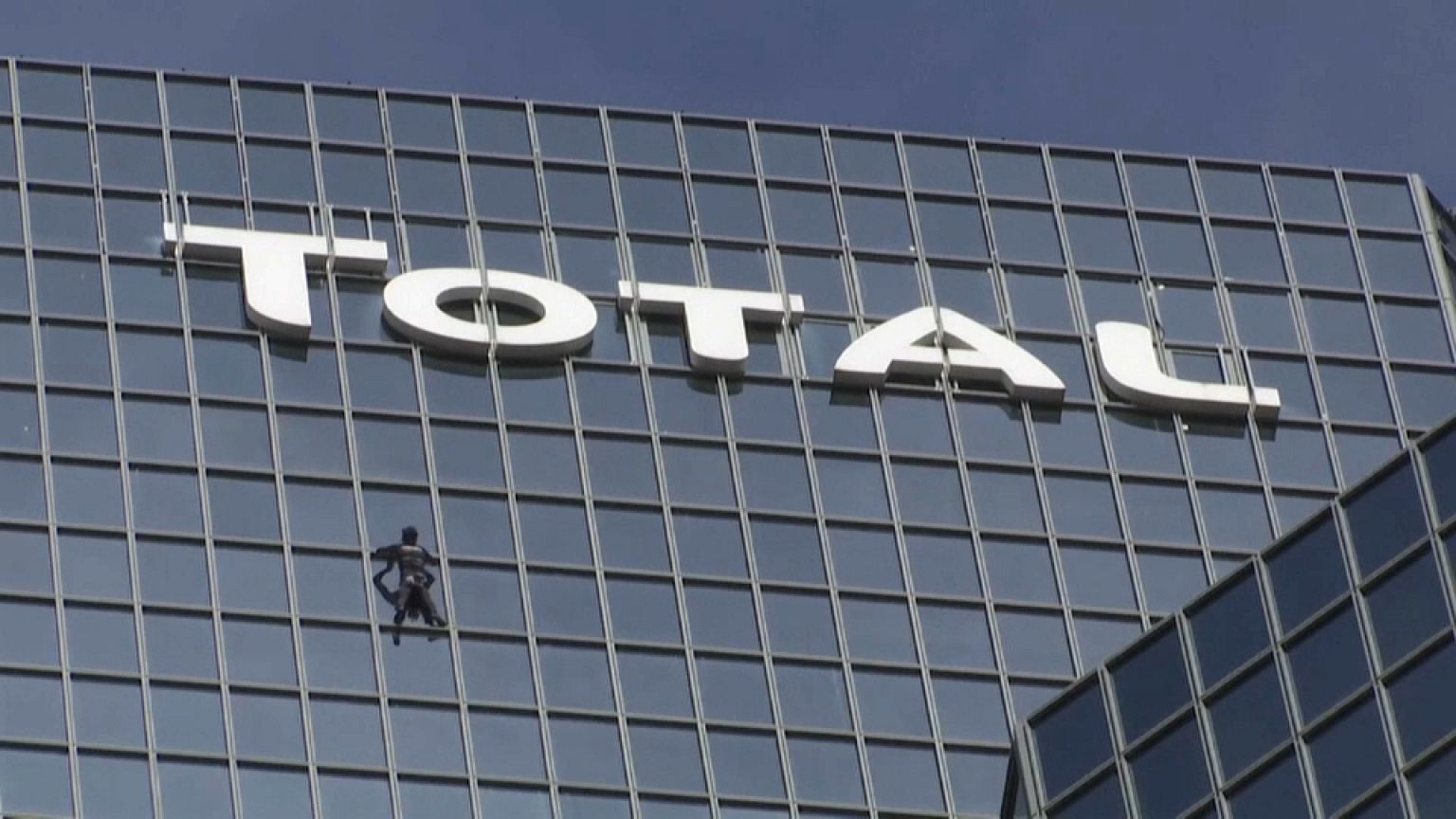 L'homme araignée s'attaque à la Défense