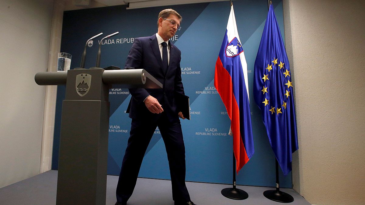Primeiro-ministro esloveno anuncia demissão