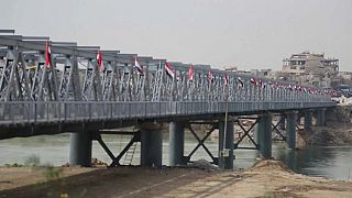 Mossoul, le pont de fer inauguré, la reconstruction avance