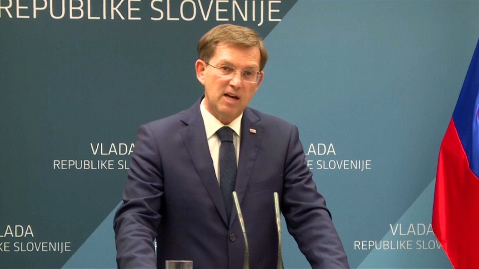 Премьер-министр Словении подает в отставку