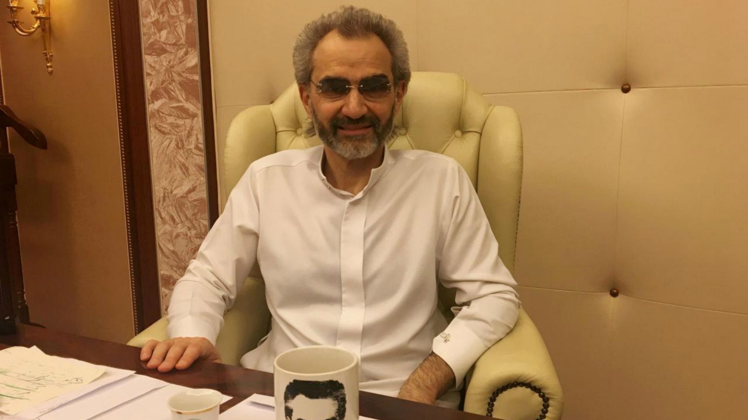 الوليد بن طلال يبيع حصته في فندق بدمشق لرجل أعمال مقرب من الأسد 