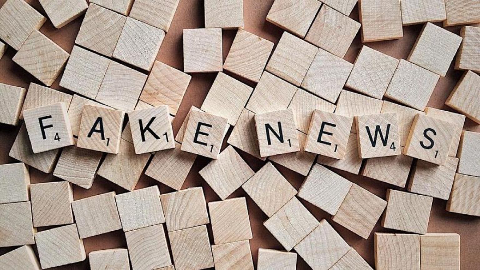 الأخبار المزيفة وكيف تؤثر على إرساء الديمقراطية؟