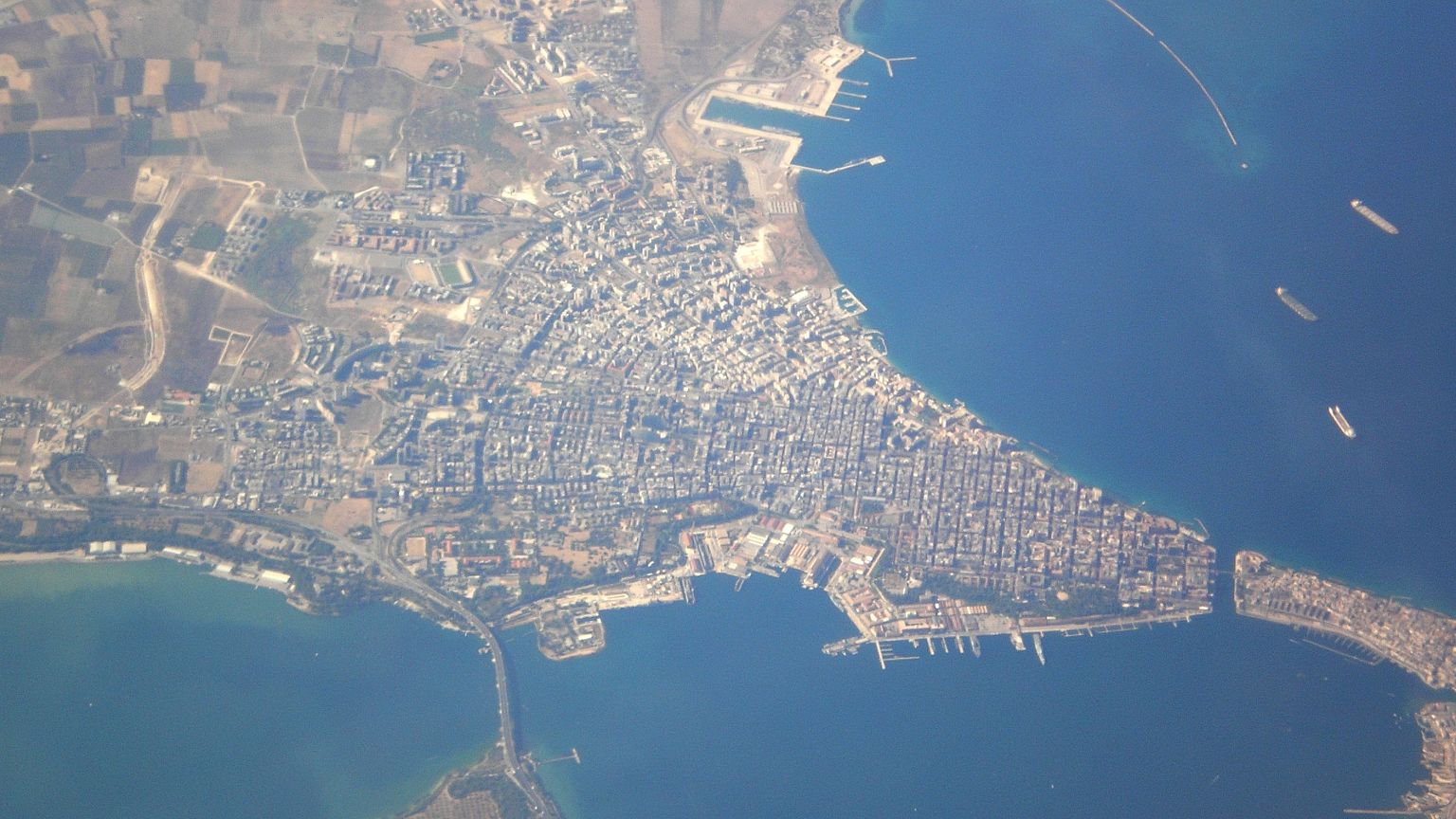 Taranto, la tomba d'amianto 