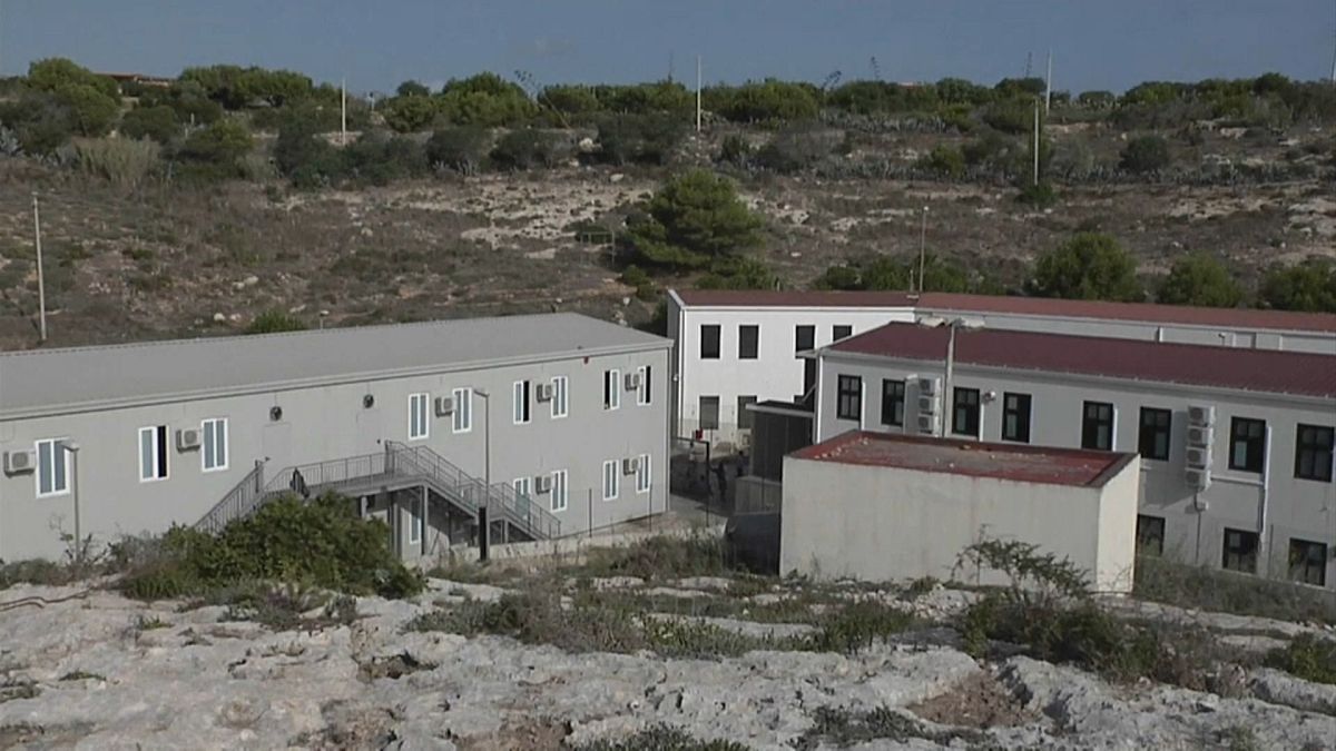 Das Aufnahmelager in Lampedusa