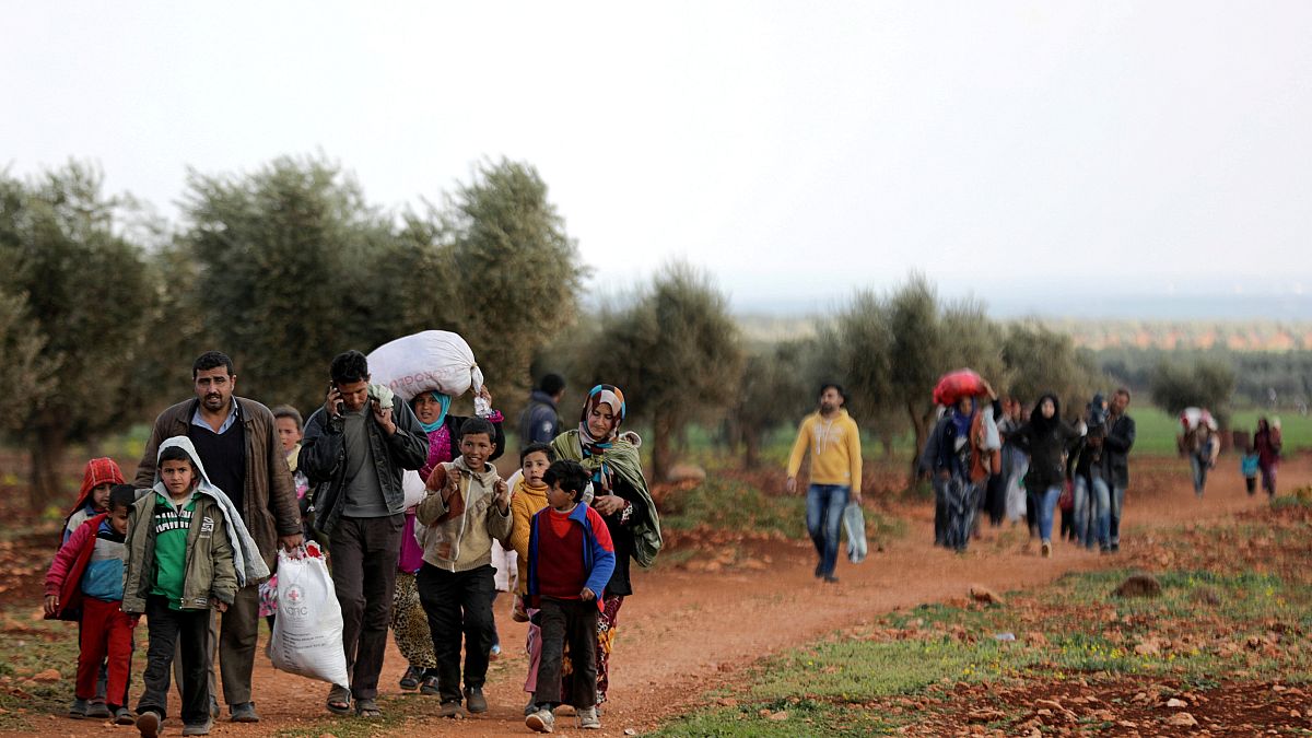 Menschen fliehen aus Afrin