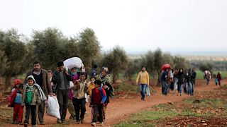 Menschen fliehen aus Afrin