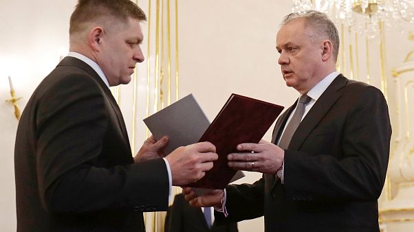 Slovakya'da hükümet istifa etti Slovakya'da hükümet istifa etti