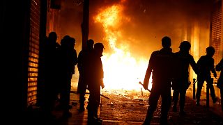 Göstericiler Madrid sokaklarını ateşe verdi.
