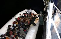 Cerca de 200 migrantes resgatados do Mediterrâneo