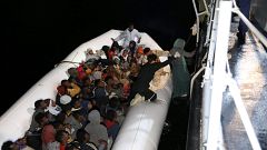Cerca de 200 migrantes resgatados do Mediterrâneo