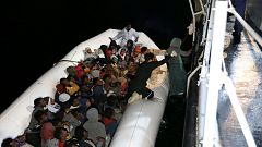 Λιβύη: Δραματική διάσωση μεταναστών μέσα στη νύχτα  