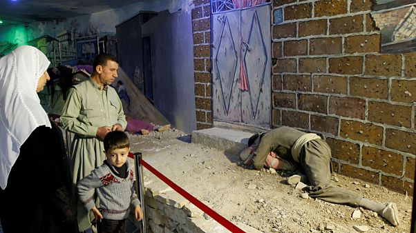 نمایشگاه یادبود حمله حلبچه در سال ۱۹۸۸ نمایشگاه یادبود حمله حلبچه در سال ۱۹۸۸