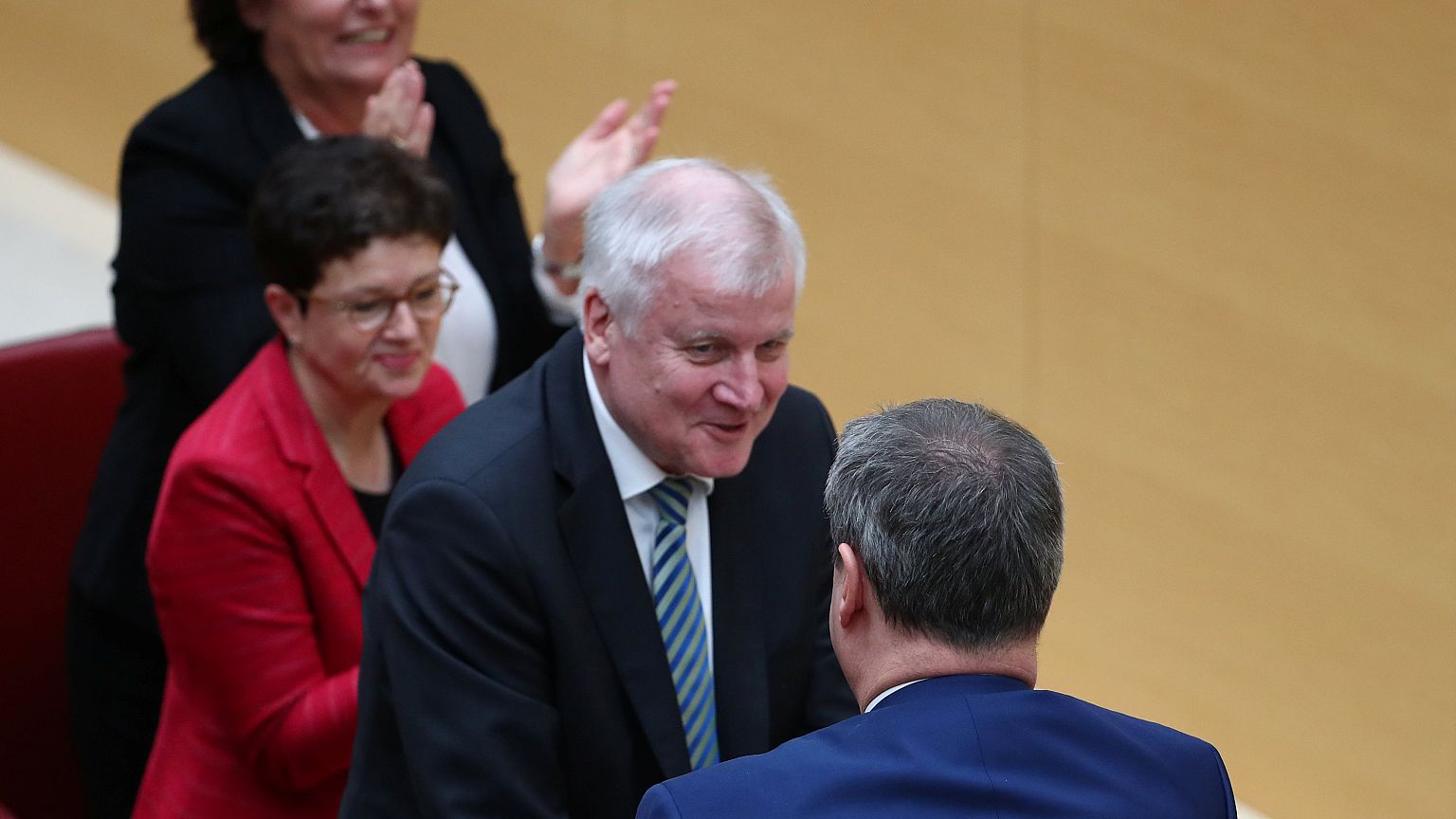 Seehofer gibt das Ministerpräsidenten-Amt an Markus Söder (CSU) ab.