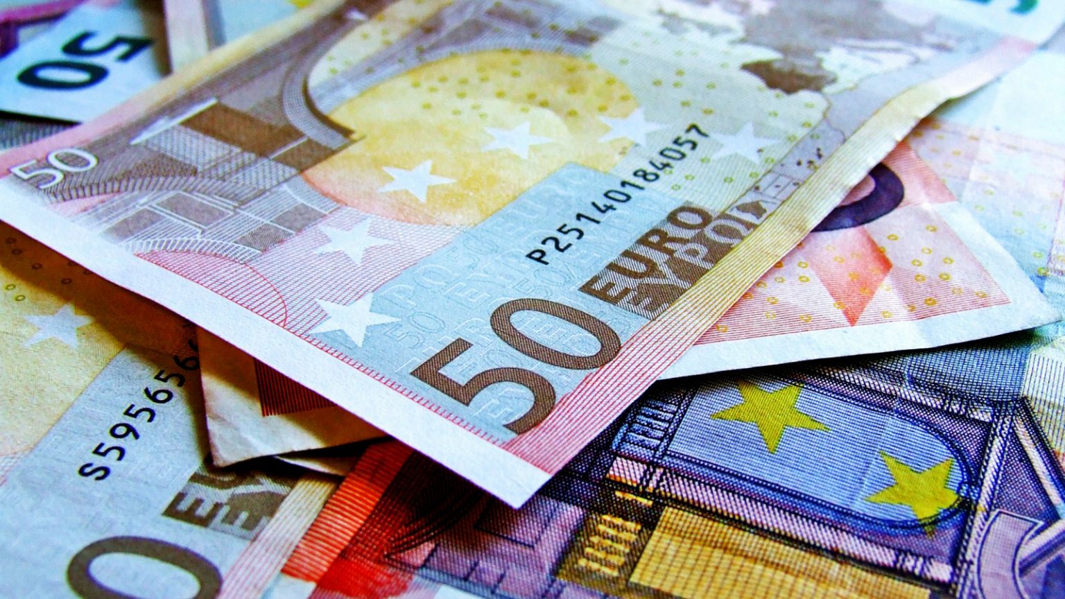 كيف تقوم دول الاتحاد الأوروبي بإنفاق ميزانيتها؟