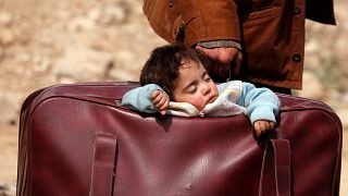 Ezrek menekülnek el a szíriai Kelet-Gútából