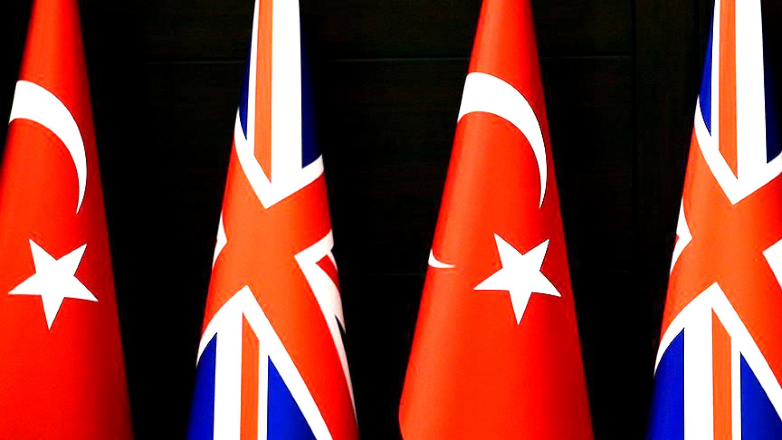 İngiltere Türk vatandaşlarına süresiz oturum hakkını kaldırdı