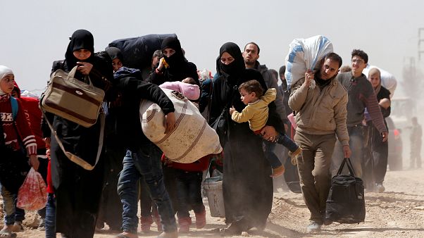 In migliaia via dalla Ghouta In migliaia via dalla Ghouta