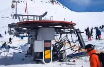 Völlig außer Kontrolle geraten: Ein Skilift im georgischen Gudauri