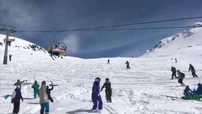 Gürcistan'da bir kayak merkezinde korku dolu anlar